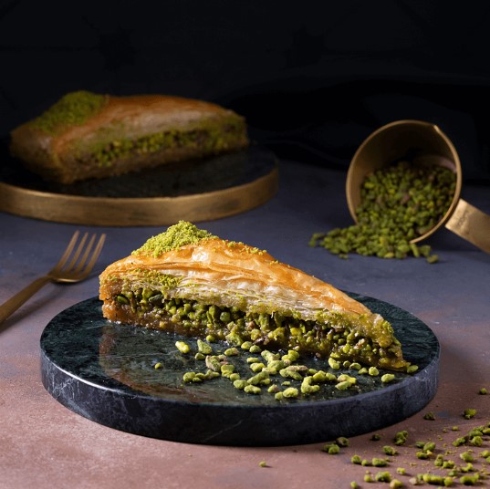 Carrot-Slice-Baklava-Pistachio-Karaköy-Guluoğlu-en